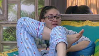 Shefali Zariwala feet photo thumbnail