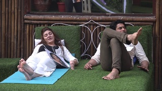 Shefali Zariwala feet photo thumbnail