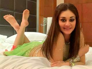 Shefali Zariwala feet photo thumbnail