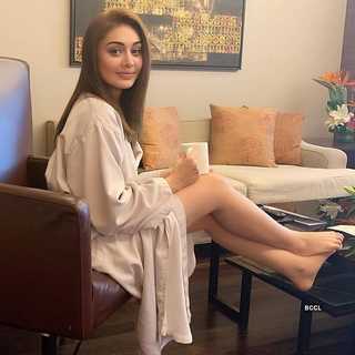 Shefali Zariwala feet photo thumbnail