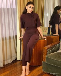 Shefali Zariwala feet photo thumbnail