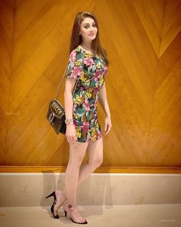 Shefali Zariwala feet photo thumbnail