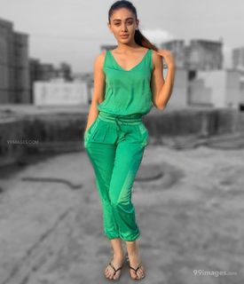 Shefali Zariwala feet photo thumbnail