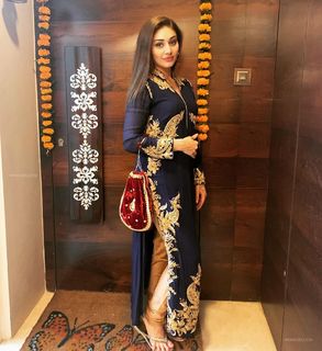 Shefali Zariwala feet photo thumbnail