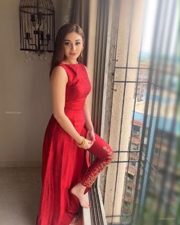 Shefali Zariwala feet photo thumbnail