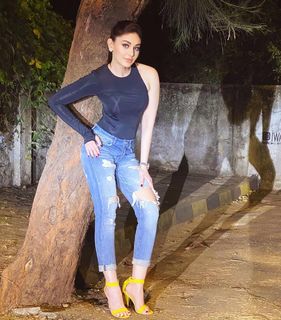 Shefali Zariwala feet photo thumbnail