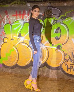 Shefali Zariwala feet photo thumbnail