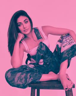 Shefali Zariwala feet photo thumbnail