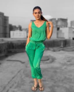 Shefali Zariwala feet photo thumbnail