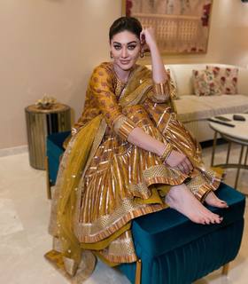 Shefali Zariwala feet photo thumbnail
