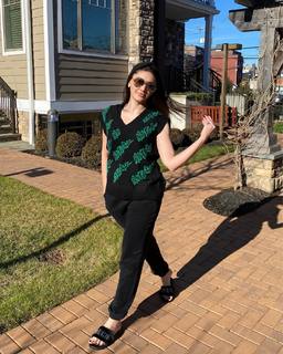 Shefali Zariwala feet photo thumbnail