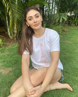 Shefali Zariwala feet photo thumbnail