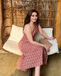 Shefali Zariwala feet photo thumbnail