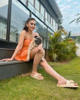 Shefali Zariwala feet photo thumbnail