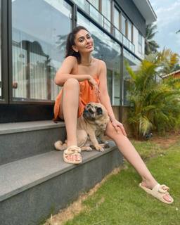 Shefali Zariwala feet photo thumbnail