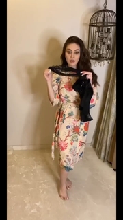 Shefali Zariwala feet photo thumbnail