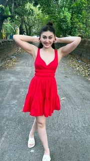 Shefali Zariwala feet photo thumbnail