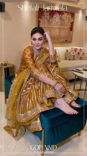 Shefali Zariwala feet photo thumbnail