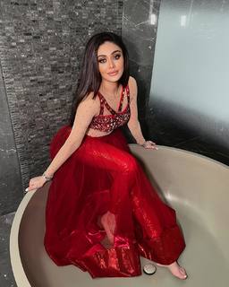 Shefali Zariwala feet photo thumbnail