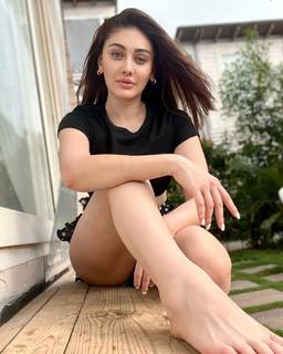 Shefali Zariwala feet photo thumbnail