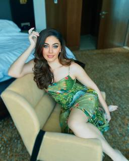 Shefali Zariwala feet photo thumbnail