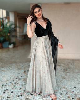 Shefali Zariwala feet photo thumbnail