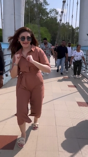 Shefali Zariwala feet photo thumbnail