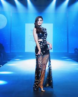 Shefali Zariwala feet photo thumbnail