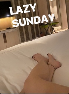Shefali Zariwala feet photo thumbnail