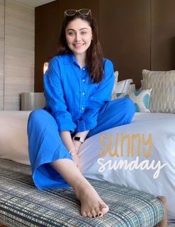 Shefali Zariwala feet photo thumbnail