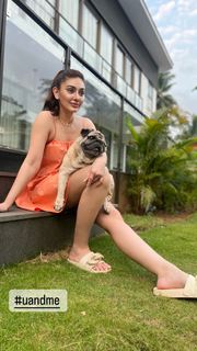 Shefali Zariwala feet photo thumbnail