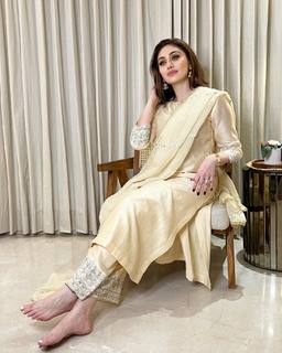 Shefali Zariwala feet photo thumbnail