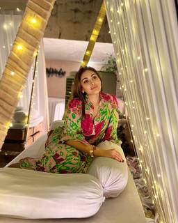 Shefali Zariwala feet photo thumbnail