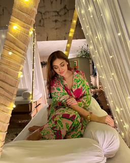 Shefali Zariwala feet photo thumbnail