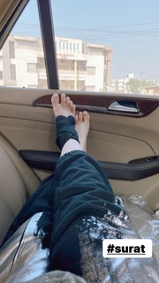 Shefali Zariwala feet photo thumbnail