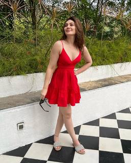 Shefali Zariwala feet photo thumbnail