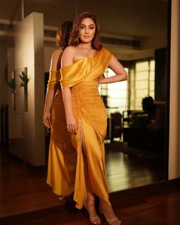 Shefali Zariwala feet photo thumbnail