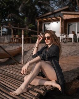 Shefali Zariwala feet photo thumbnail