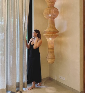 Shefali Zariwala feet photo thumbnail