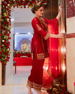 Shefali Zariwala feet photo thumbnail