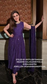 Shefali Zariwala feet photo thumbnail