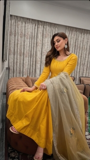 Shefali Zariwala feet photo thumbnail