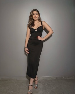 Shefali Zariwala feet photo thumbnail