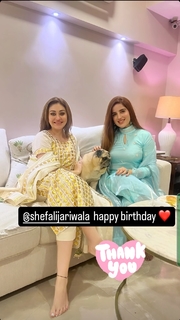 Shefali Zariwala feet photo thumbnail