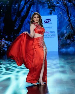 Shefali Zariwala feet photo thumbnail