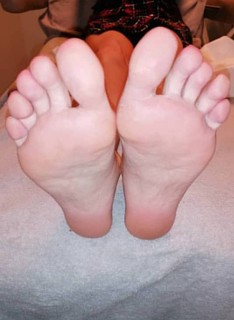 Sheila Capriolo feet photo thumbnail