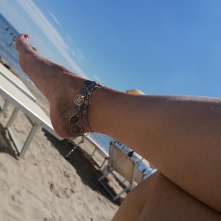 Sheila Capriolo feet photo thumbnail