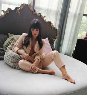 Sheila Capriolo feet photo thumbnail