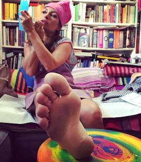 Sheila Capriolo feet photo thumbnail