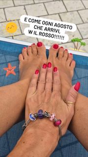 Sheila Capriolo feet photo thumbnail